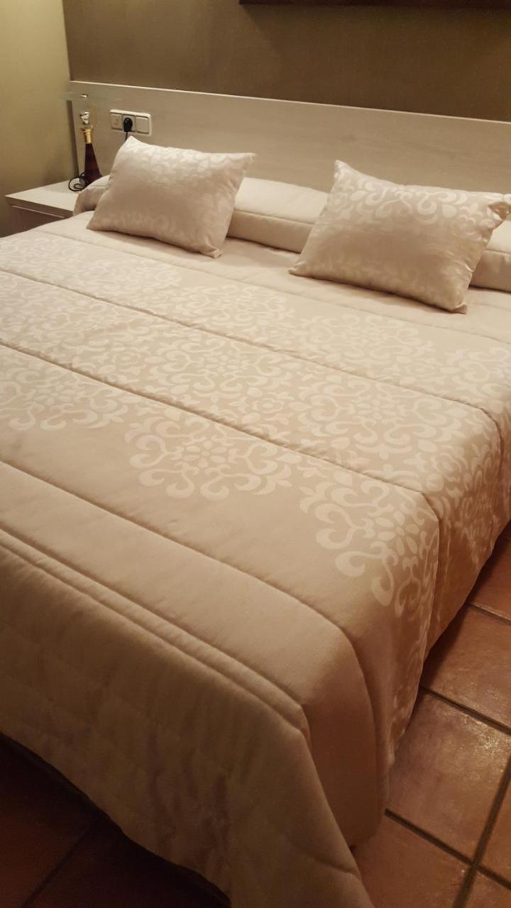 Aparta-Hotel Puertolas Escuer Zewnętrze zdjęcie